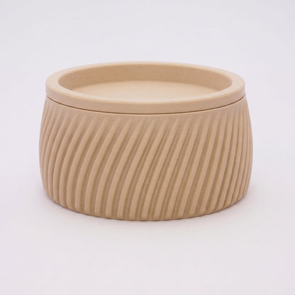 FLUTE opbevaringsboks med låg i matchende rillet design.