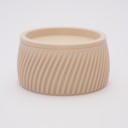 FLUTE opbevaringsboks med låg i matchende rillet design.