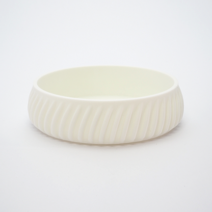 Flute smykkeskål i hvid 2,6 cm – mat overflade og enkel form