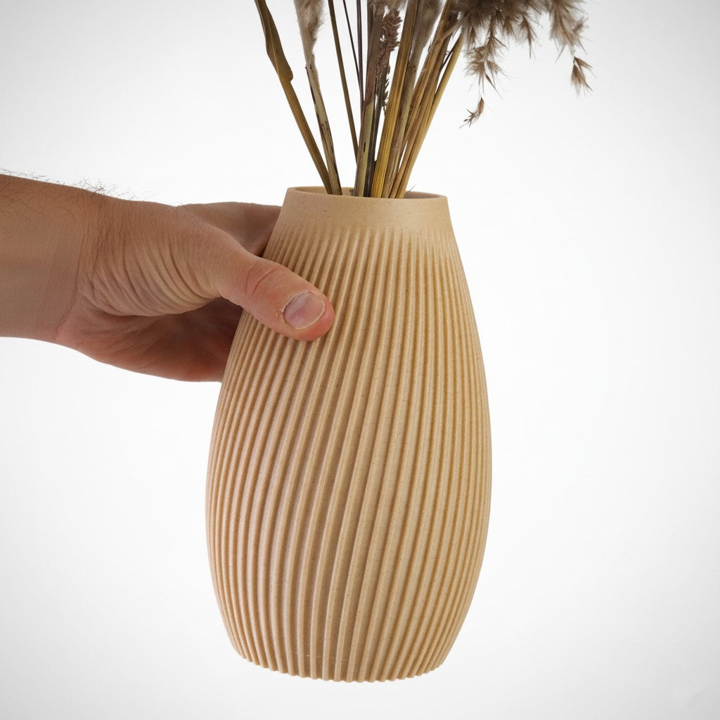 Birkfarvet vase til tørrede blomster i minimalistisk dansk design