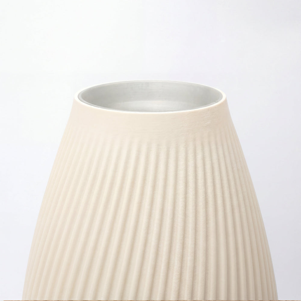 Nærbillede af struktur på cream FLUTE vase