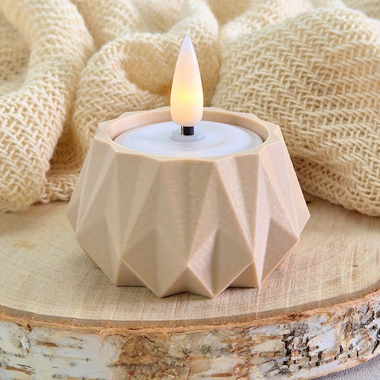 Beige KANT fyrfadsstage med LED lys – varm og elegant bordopsats