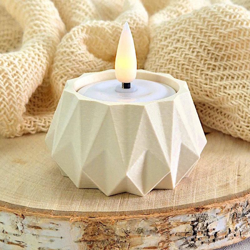 Cream KANT fyrfadsstage med LED fyrfadslys – varm og rolig styling på bord eller hylde