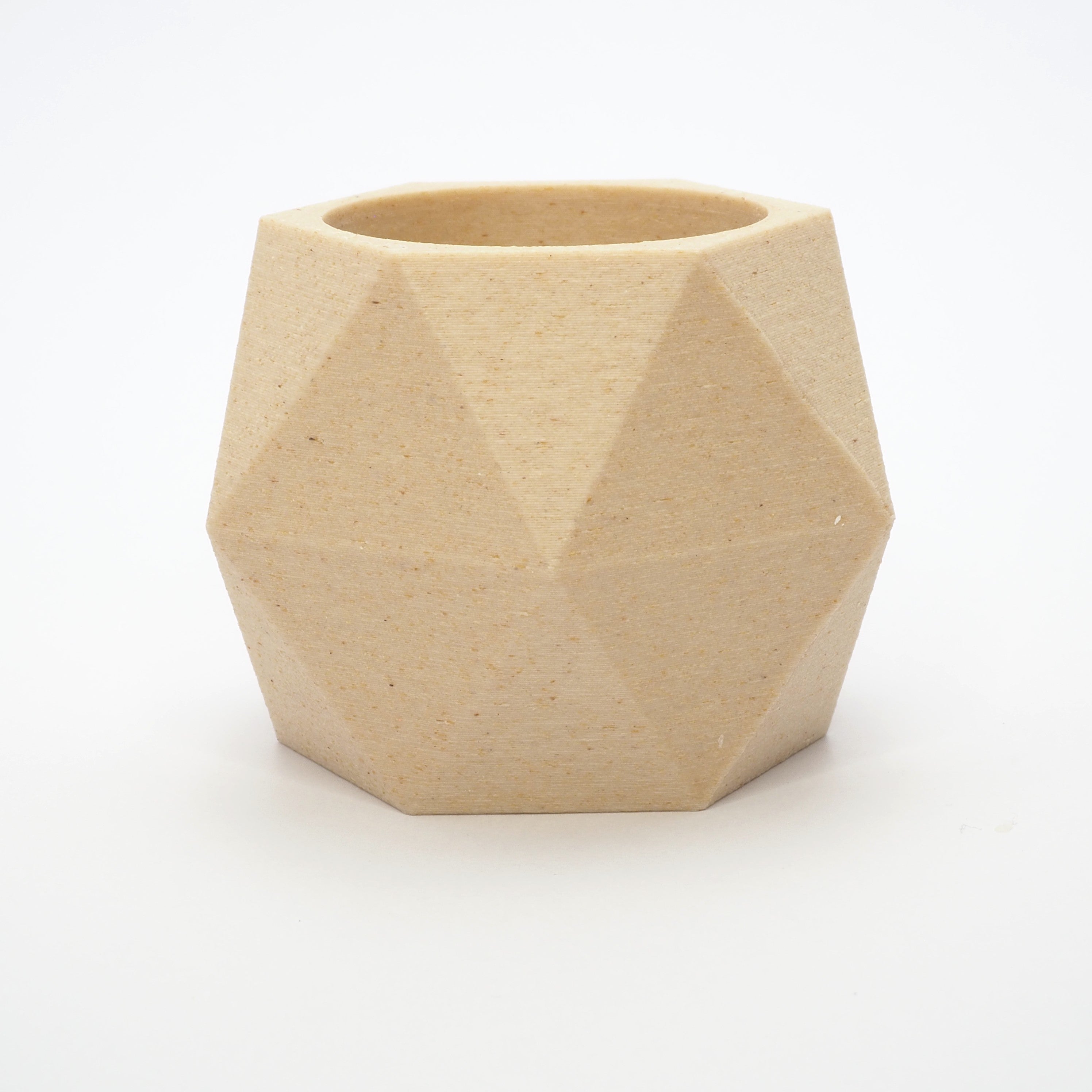 GEOMETRIC vendbar lysestage i birk viser hul til LED fyrfads lys – vinklet top og arkitektonisk form også til kronelys