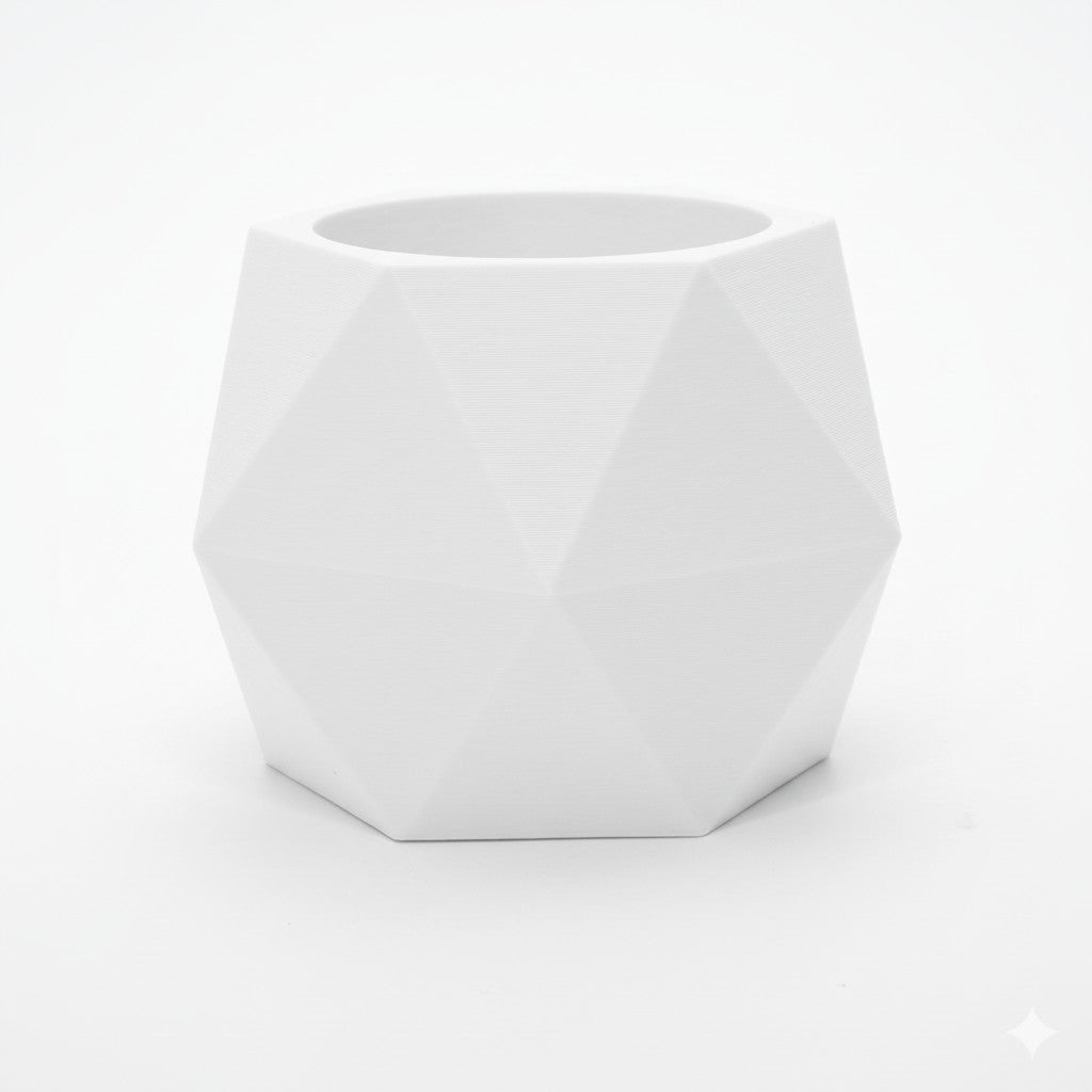 GEOMETRIC vendbar lysestage i hvid viser hul til LED fyrfads lys – vinklet top og arkitektonisk form også til kronelys