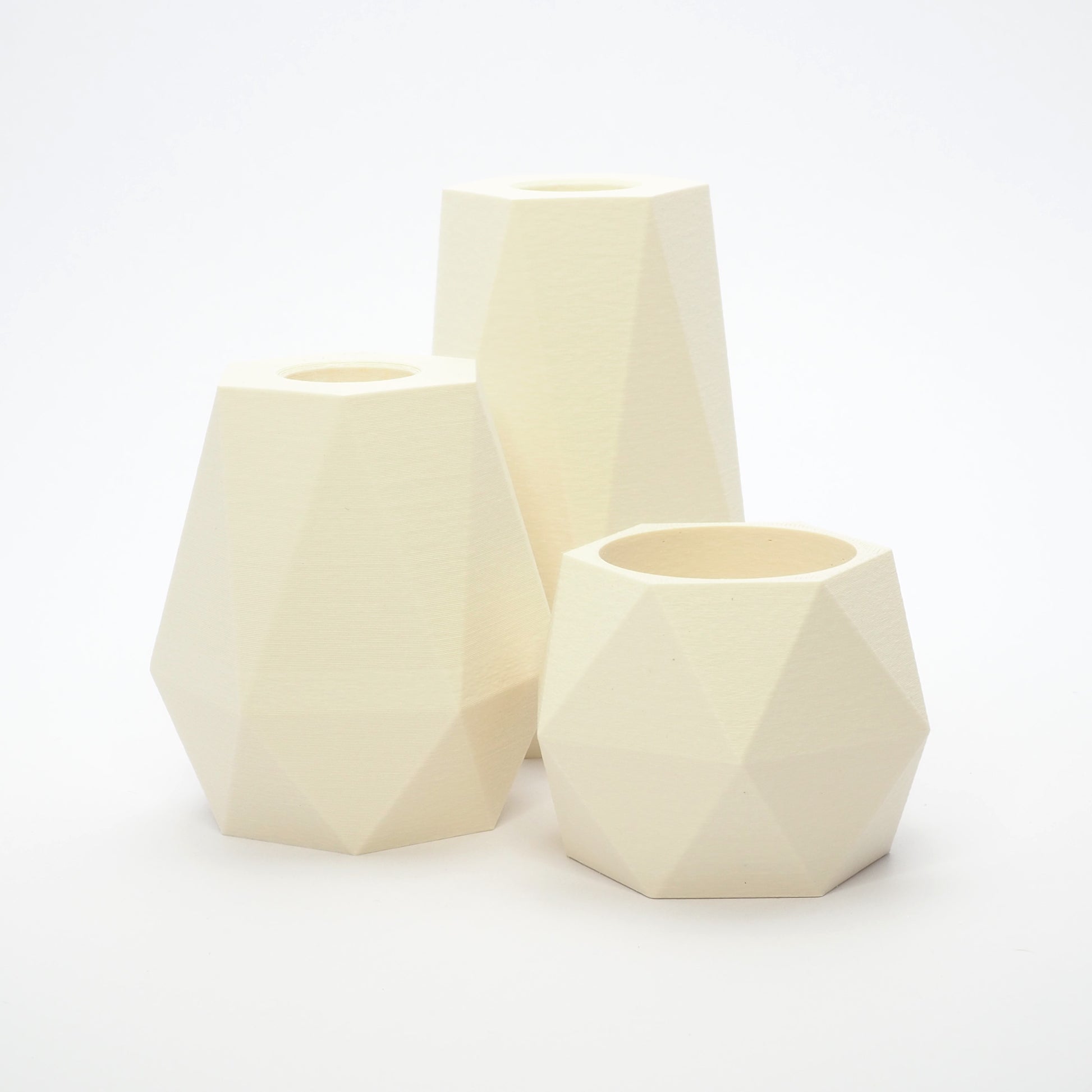 GEOMETRIC lysestage sæt i cream til kronelys og fyrfadsstage – facetteret og geometrisk form