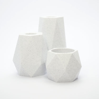 GEOMETRIC lysestage sæt i birk til kronelys og fyrfadsstage – stenlook og skarpe facetter