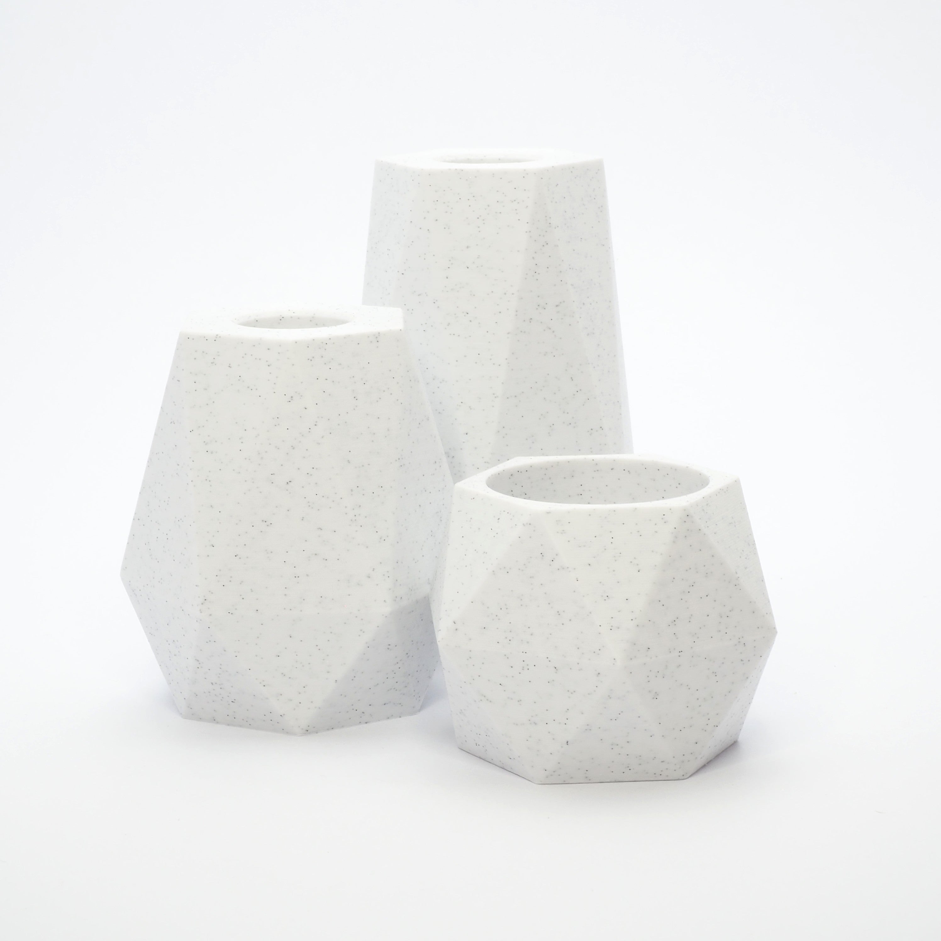 GEOMETRIC lysestage sæt i birk til kronelys og fyrfadsstage – stenlook og skarpe facetter