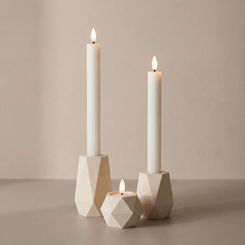 GEOMETRIC lysestage sæt til LED kronelys & fyrfadslys i cream – moderne dansk design