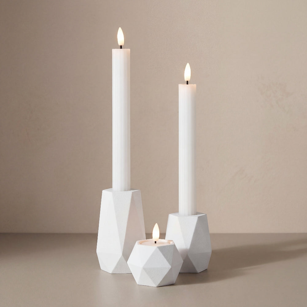 GEOMETRIC lysestage sæt til LED kronelys & fyrfadslys i hvid – moderne dansk design