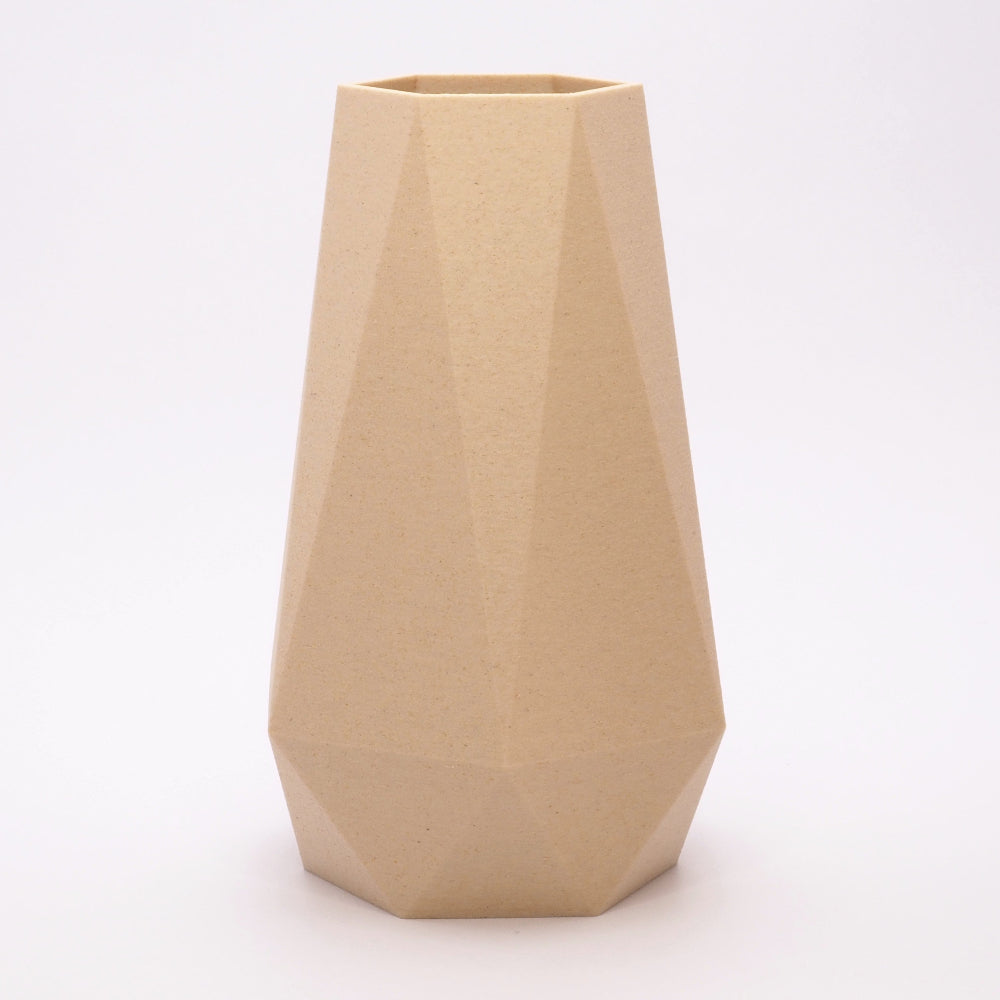 GEOMETRIC design vase i birk med klare linjer og skulpturel form, dansk design skabt med omtanke