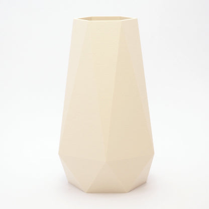 Geometric vase i cream 20/25 cm – bløde facetter og lys, neutral tone