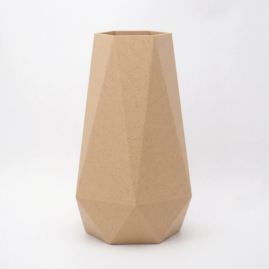 Geometrisk minimalistisk vase i birk – dansk design produceret i Danmark