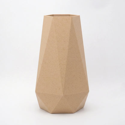Geometrisk minimalistisk vase i birk – dansk design produceret i Danmark