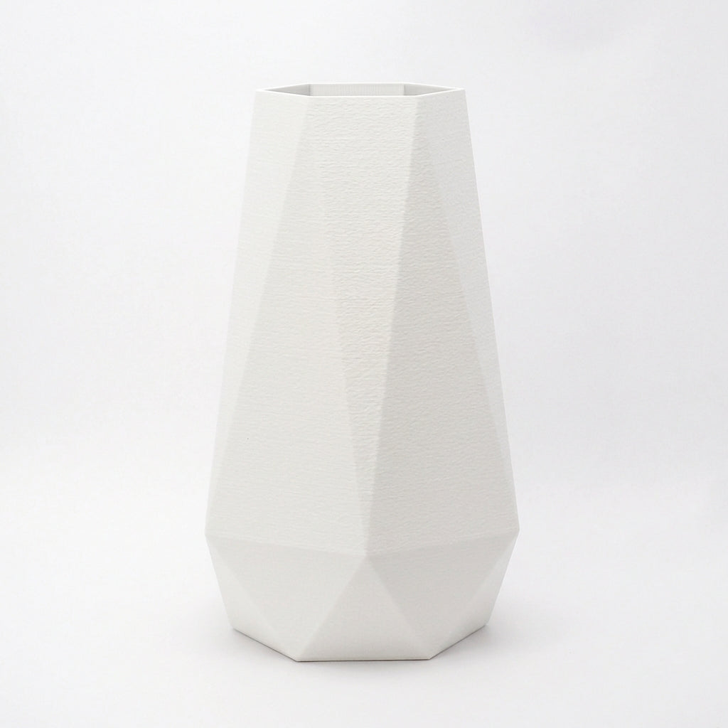 Hvid geometrisk minimalistisk vase – produceret i Danmark