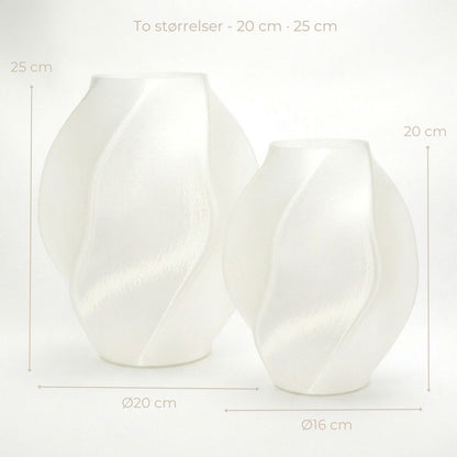 Størrelsessammenligning af Bølge vase fra Hartli i 20 cm og 25 cm med mål vist.