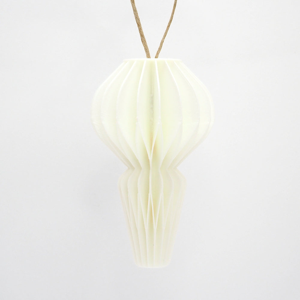 Hvid honeycomb julepynt hængt som juleornament