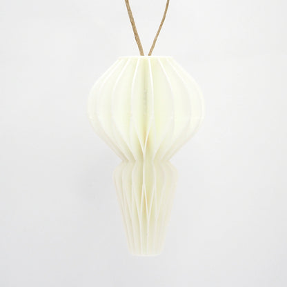 Hvid honeycomb julepynt hængt som juleornament