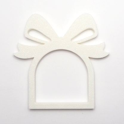 Hvid servietring med sløjfe design, perfekt til jule som juleservietring til borddækning. 