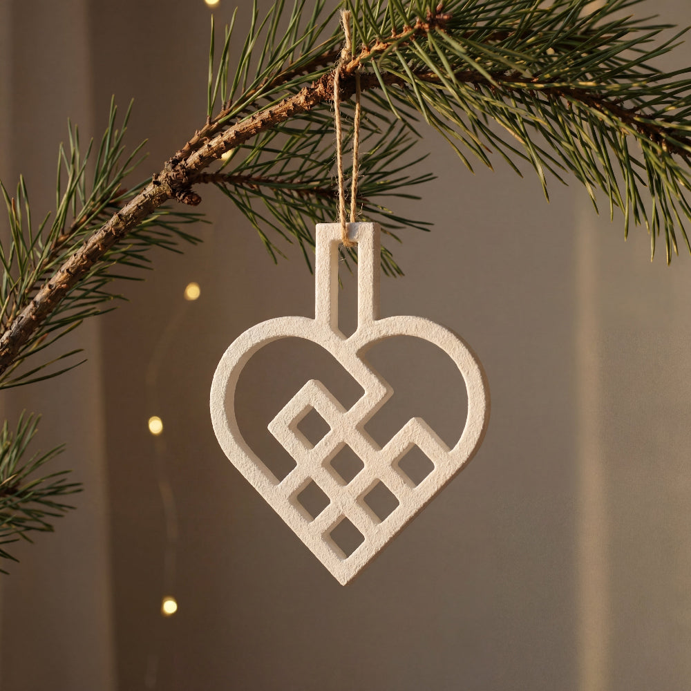 Julehjerte i dansk design til juletræ – dekorativt julepynt i hvid med flettet mønster