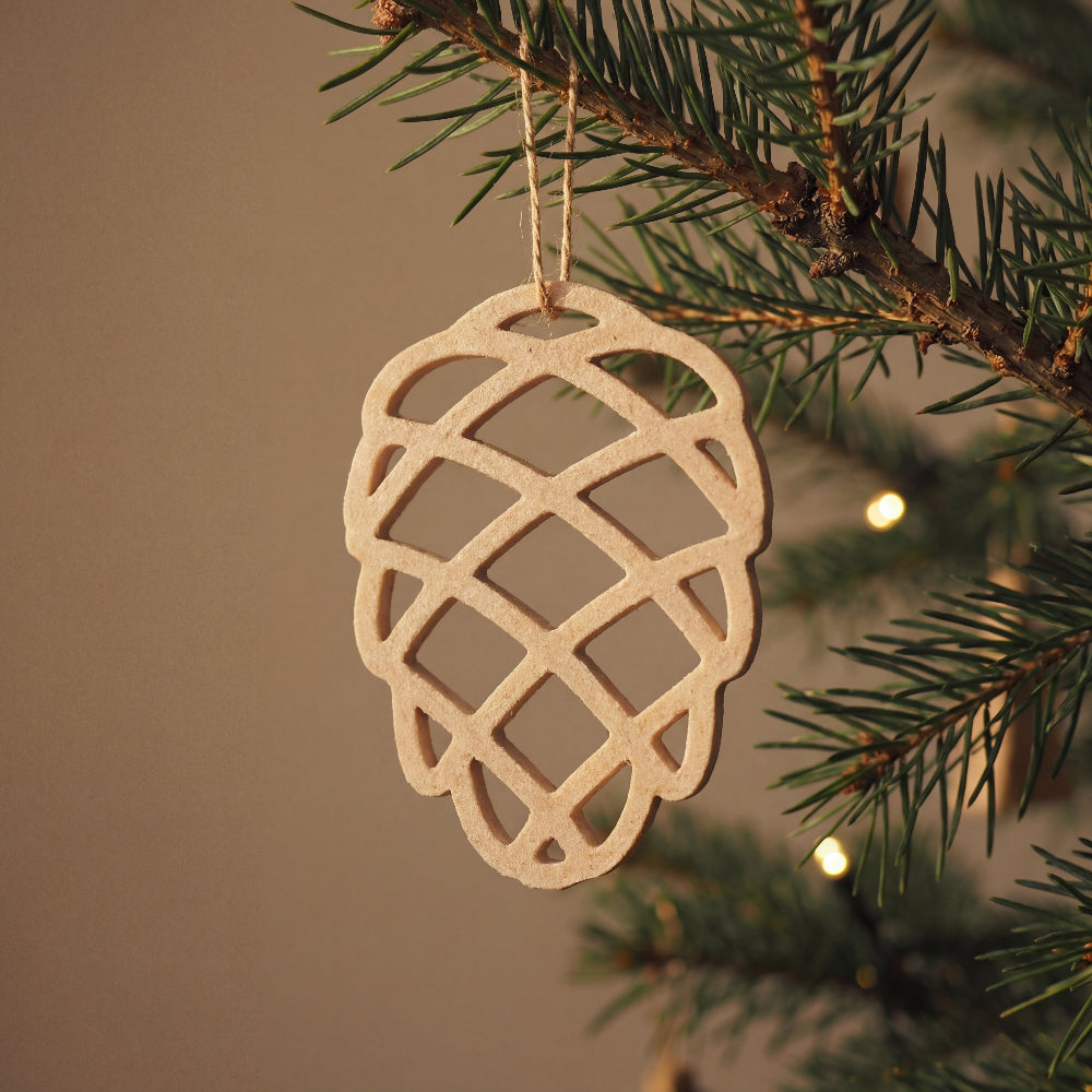 Julekogle i dansk design til juletræ eller adventsgaver – dekorativt julepynt i birk