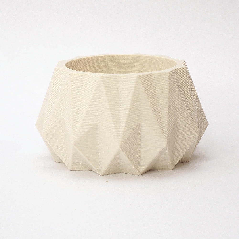 KANT fyrfadsstage i cream til LED fyrfadslys – mat finish og ribbet origami struktur