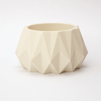 KANT fyrfadsstage i cream til LED fyrfadslys – mat finish og ribbet origami struktur