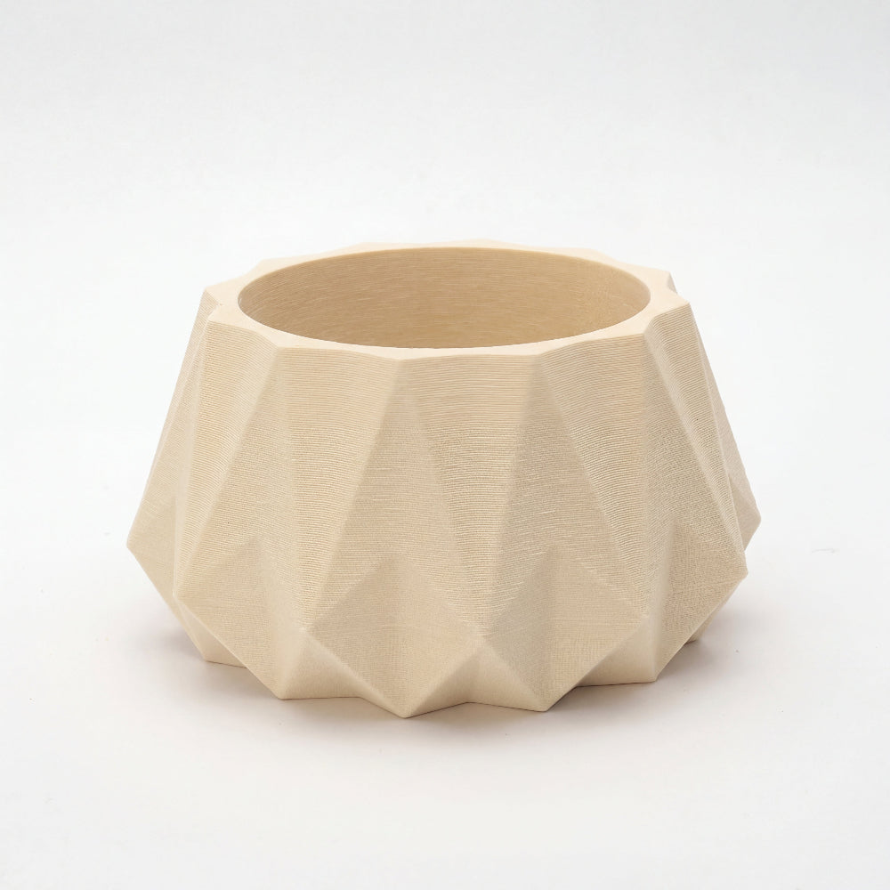 KANT fyrfadsstage til LED fyrfadslys i cream – mat finish og ribbet origami struktur