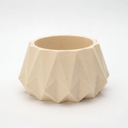 KANT fyrfadsstage til LED fyrfadslys i cream – mat finish og ribbet origami struktur