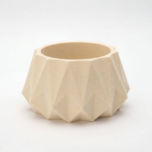 KANT fyrfadsstage til LED fyrfadslys i cream – mat finish og ribbet origami struktur