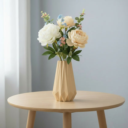 KANT vase i beige med blomster – origami inspireret vase i roligt dansk design