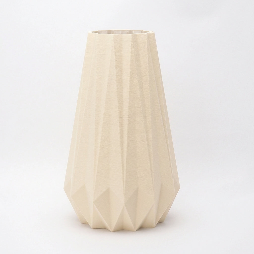 KANT vase i cream – origami inspireret 3D print vase i roligt dansk design