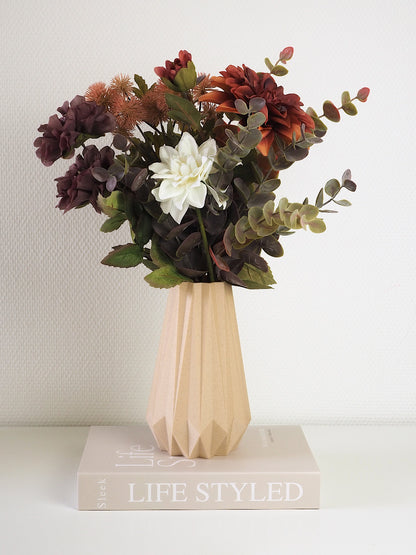 KANT vase i birk med blomster – indbydende og varm stemning i hjemmet