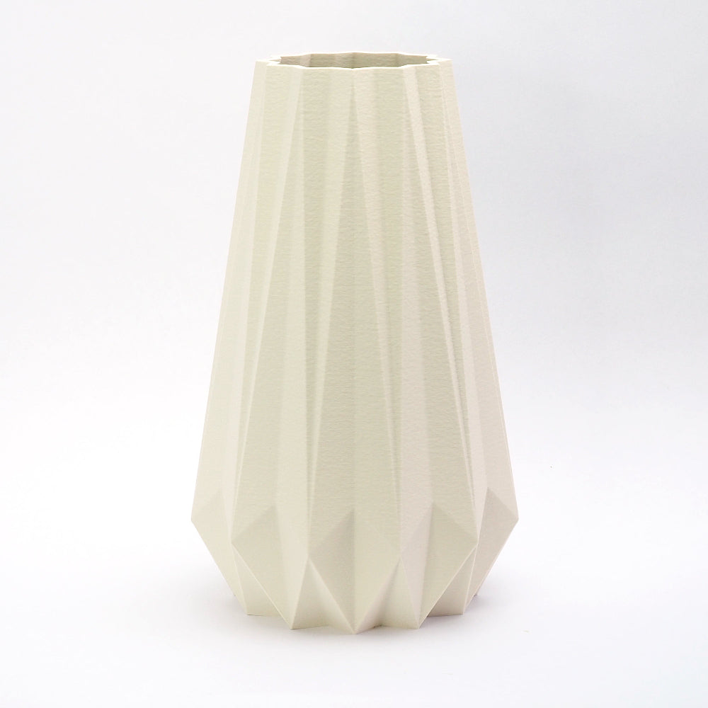 KANT vase i cream – naturfarvet dansk design inspireret af origami