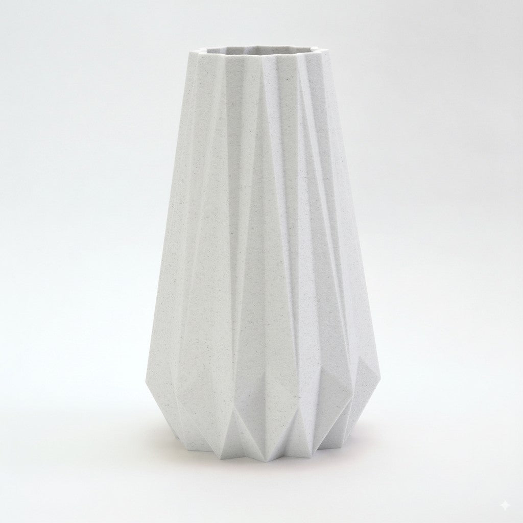 KANT vase i marmorlook – naturfarvet dansk design inspireret af origami