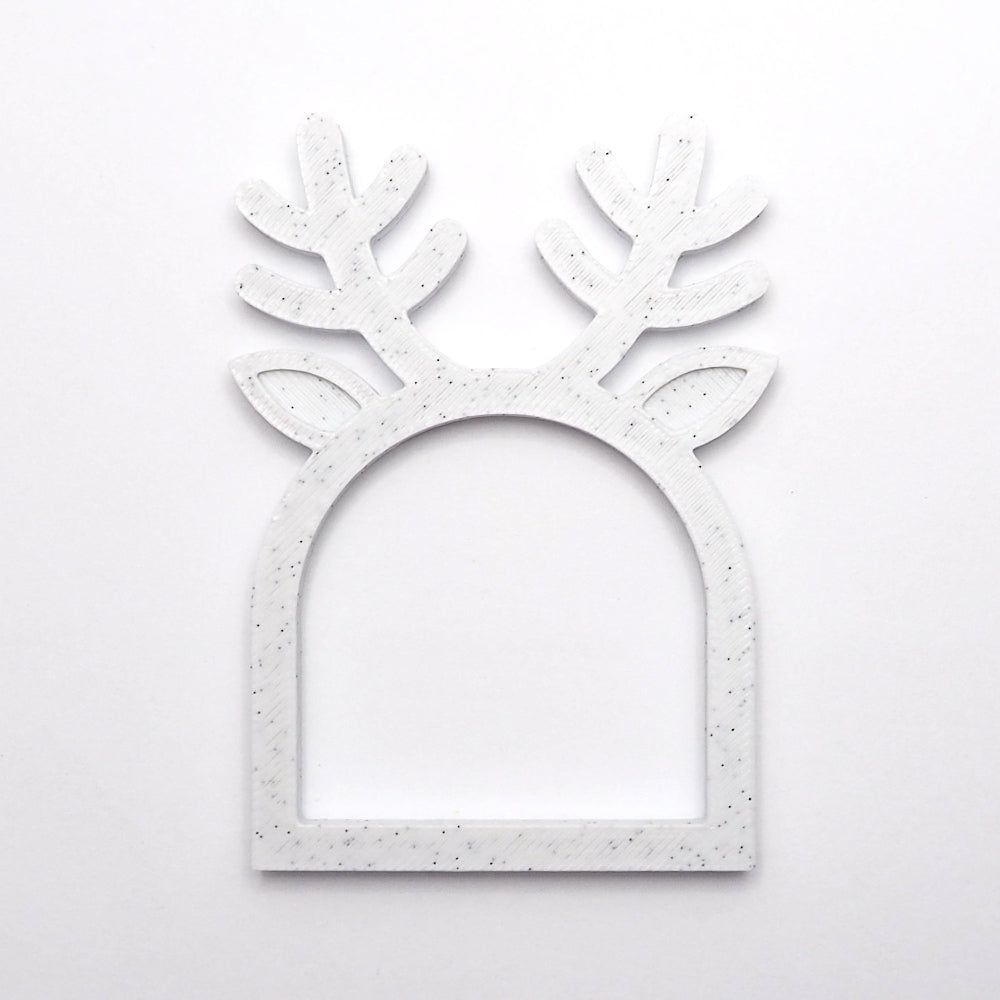 Hvid rensdyr servietring i marmorlook med gevirdetaljer, perfekt som juleservietring til borddækning