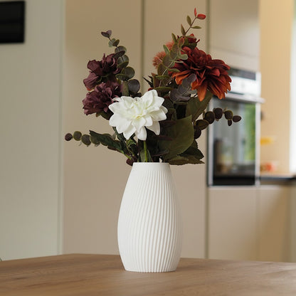 Hvid vase til tørrede blomster i minimalistisk dansk design