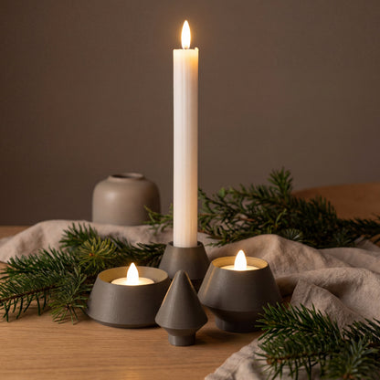 Modul LED lysestage opdelt i dele med kronelys og fyrfadslys – fleksibel julepynt i dansk design i grøn
