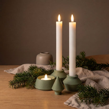 Modul LED lysestage opdelt i dele med kronelys og fyrfadslys – fleksibel julepynt i dansk design i oliven