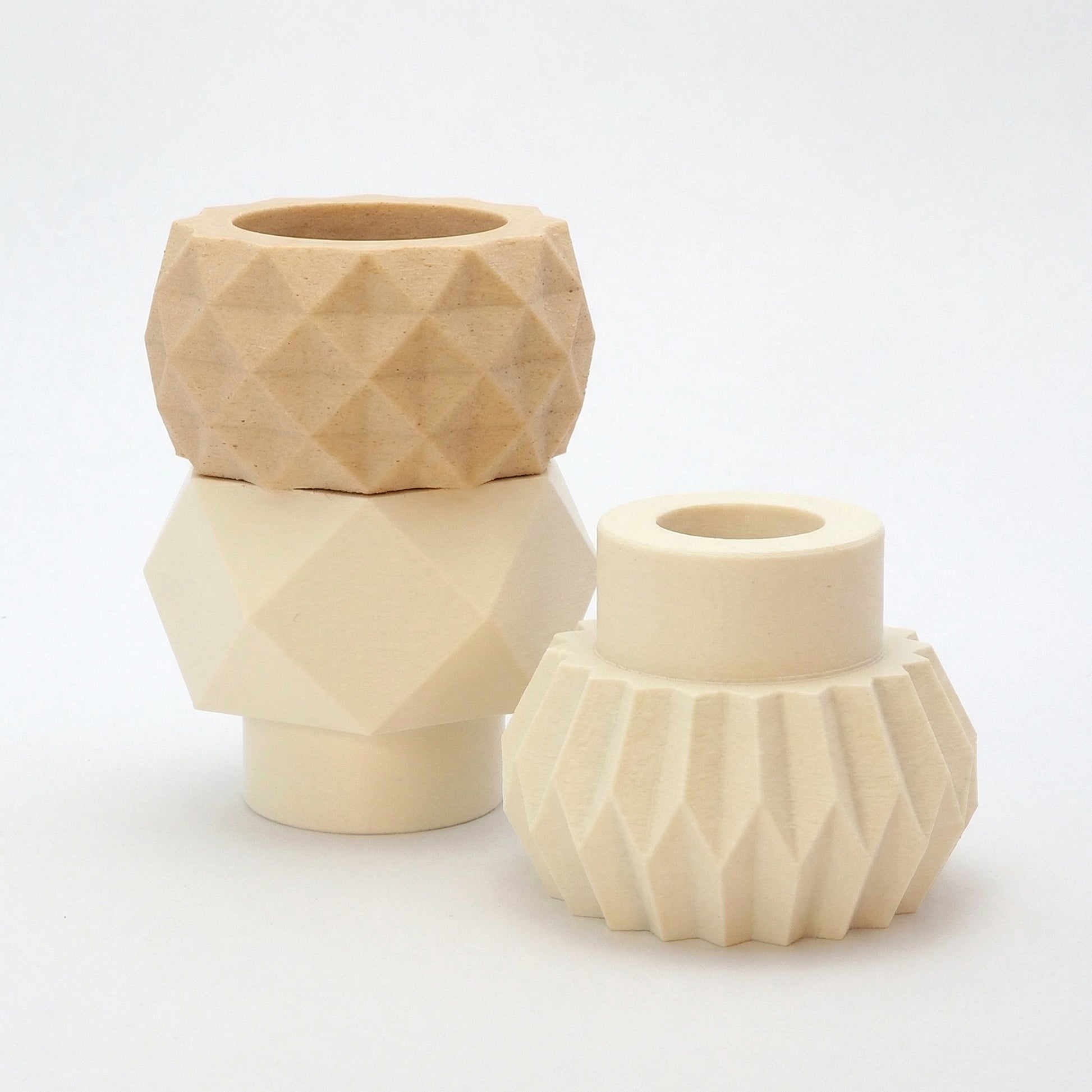 MODUL design lysestage sæt med tre modulær lysestager, der kan stables og vendes til både LED kronelys og fyrfadslys 