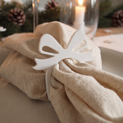 Jul Servietring med sløjfe design placeret på dækket julebord med serviet