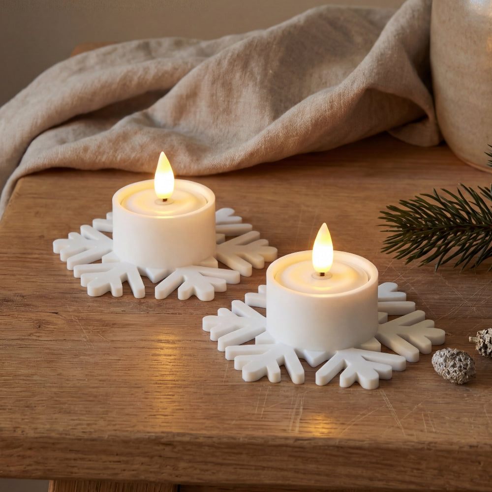 Snefnug LED fyrfadsstage i hvid – minimalistisk julepynt til LED fyrfadslys med varmt lys uden stearin